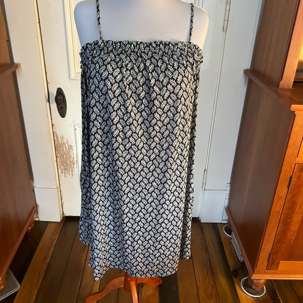 Cute little strappy summer dress. Great for swim cover up